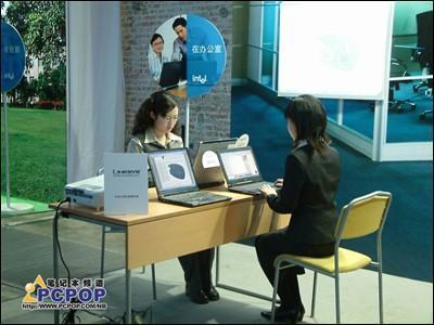 感受現(xiàn)場(chǎng):英特爾迅馳II發(fā)布圖文報(bào)道(5) 幻燈及投影設(shè)備銷(xiāo)售